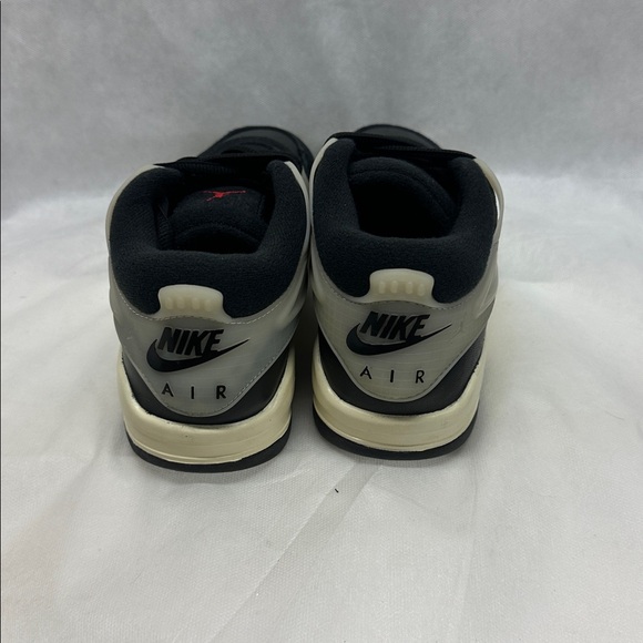Air Jordan - Picture 2 of 6